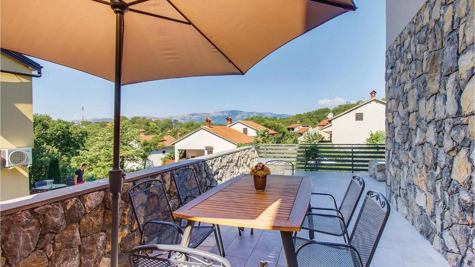 4 Bedroom Gorgeous Apartment In Porozina